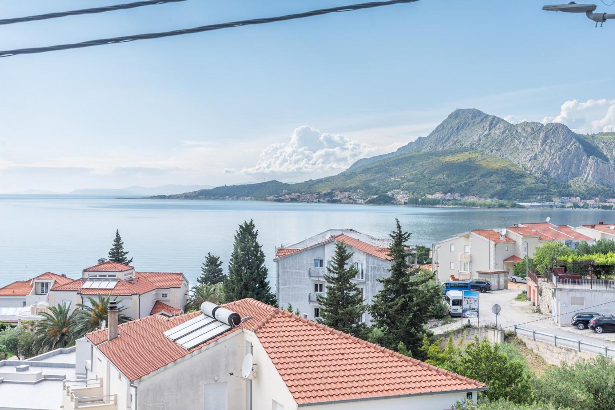 Morska Vila Omis Bagian luar foto